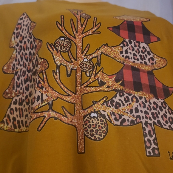 sz. XL 🌲3 Tree Tee- Plaid 'n Cheetah Tee - Picture 3 of 5
